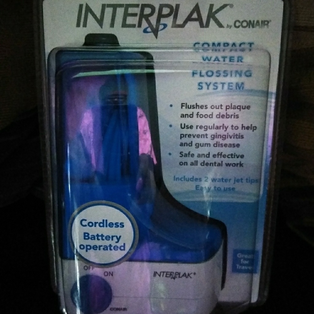 A water flossing system